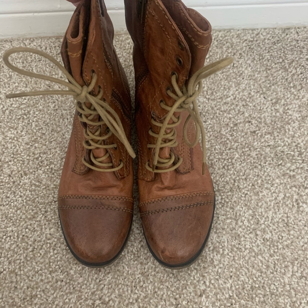 Steve Madden size 7 cognac lace up boot